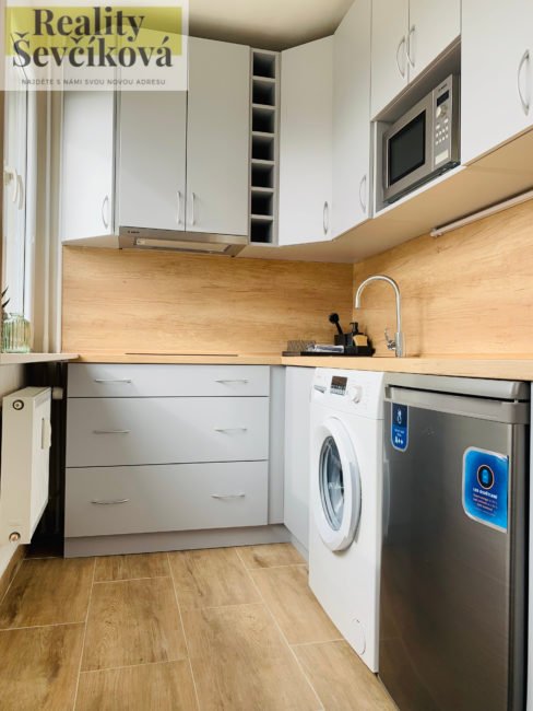 Pronájem nadstandardního, kompletně vybaveného 1+kk, 28 m2 – Polní