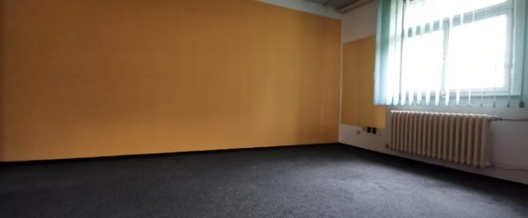 Pronájem dvou propojených kanceláří, 52 m2 – Podnikatelské centrum, ul. Bieblova