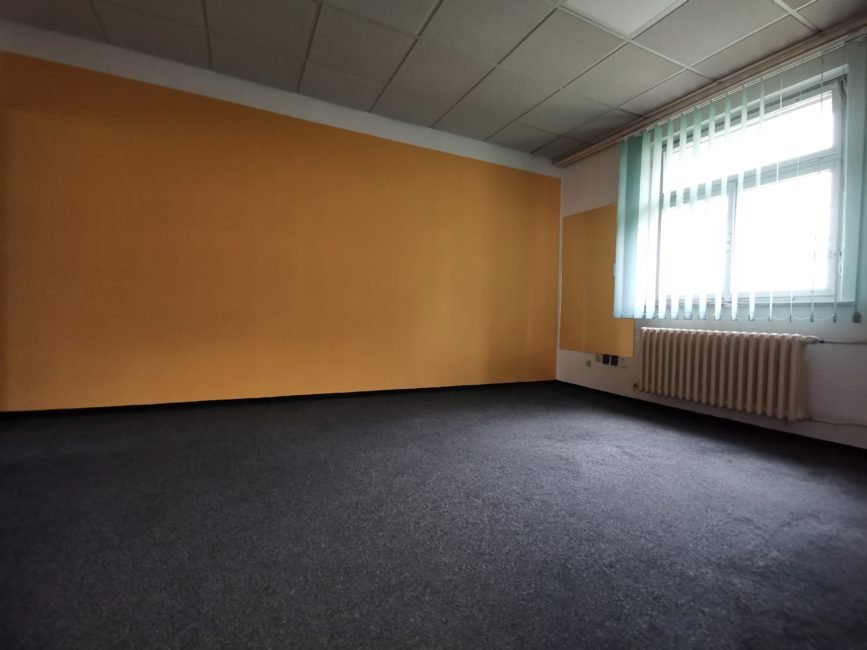 Pronájem dvou propojených kanceláří, 35 m2 – Podnikatelské centrum, ul. Bieblova