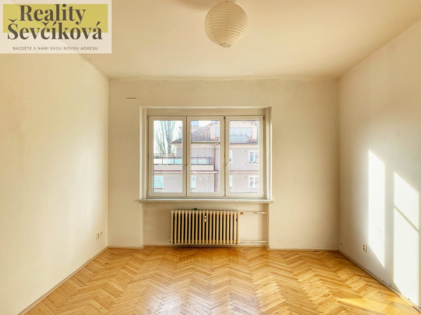 Pronájem prostorného 2+1 s balkónem, 80 m2 – Průmyslová