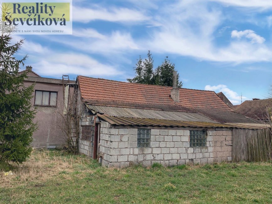 Prodej rozsáhlého domu s velkorysým pozemkem, 1 688 m2 – Staré Ždánice