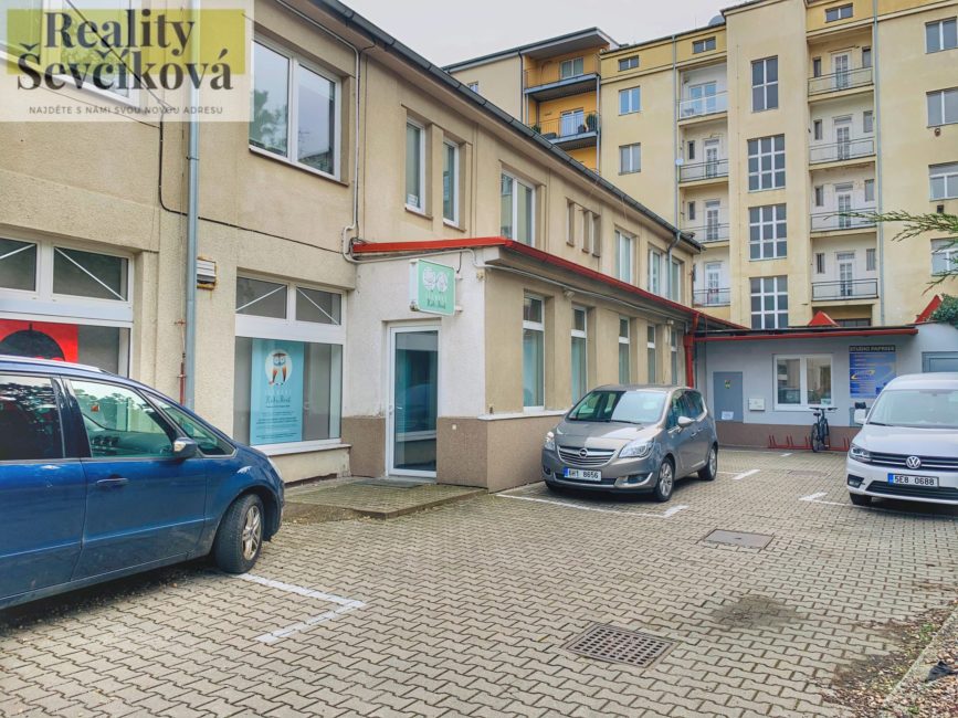 Pronájem obchodního prostoru, 236 m2 – Škroupova