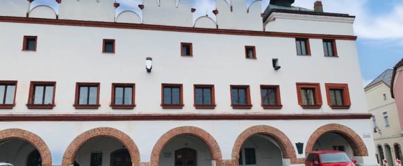 Pronájem rozsáhlé komerční budovy v centru Nového Města nad Metují