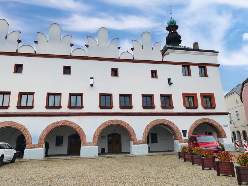 Pronájem rozsáhlé komerční budovy v centru Nového Města nad Metují
