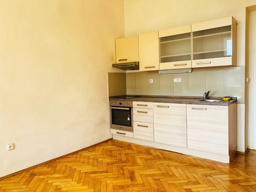 Pronájem pěkného 1+kk, 30 m2 – Smetanovo nábřeží