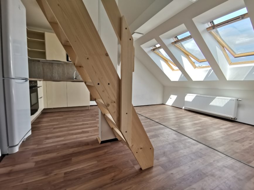 Pronájem atypického loftu, 80 m2 – Smetanovo nábřeží