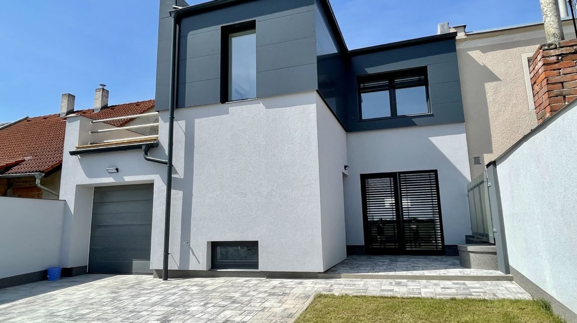 Prodej exkluzivního rodinného domu po rekonstrukci, 340 m2 – Dvorská, Hradec Králové