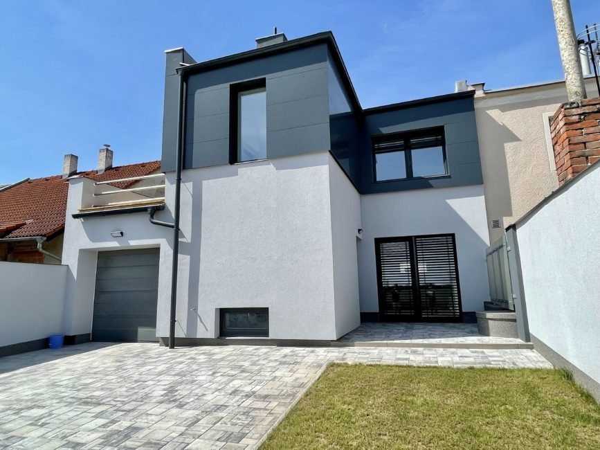 Prodej exkluzivního rodinného domu po rekonstrukci, 340 m2 – Dvorská, Hradec Králové