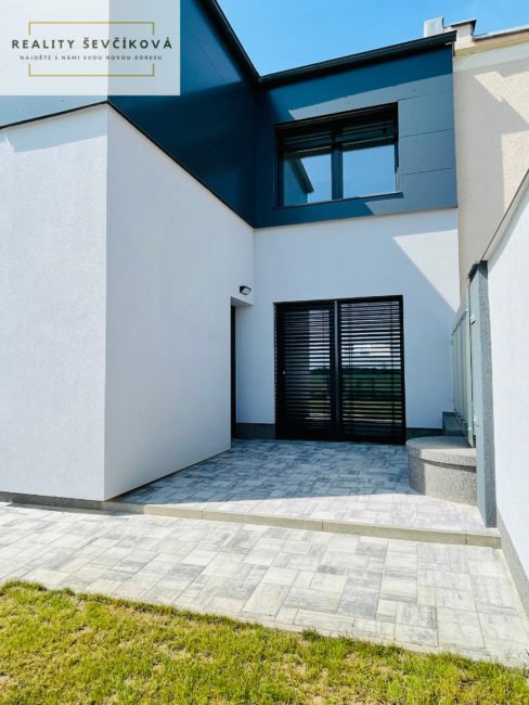 Prodej exkluzivního rodinného domu po rekonstrukci, 340 m2 – Dvorská, Hradec Králové