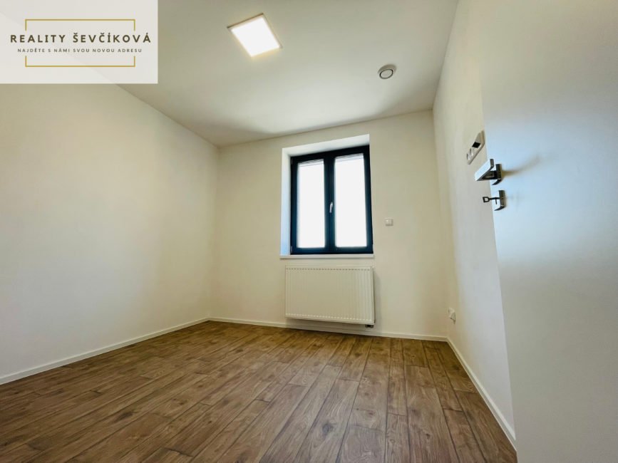 Prodej exkluzivního rodinného domu po rekonstrukci, 340 m2 – Dvorská, Hradec Králové