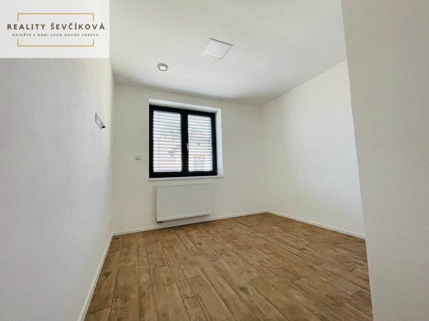 Prodej exkluzivního rodinného domu po rekonstrukci, 340 m2 – Dvorská, Hradec Králové