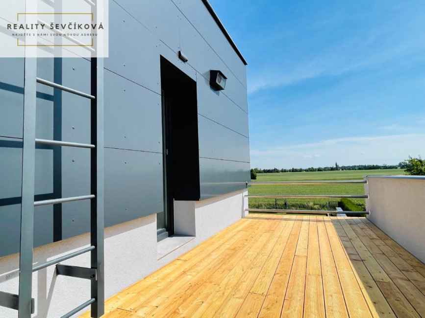 Prodej exkluzivního rodinného domu po rekonstrukci, 340 m2 – Dvorská, Hradec Králové