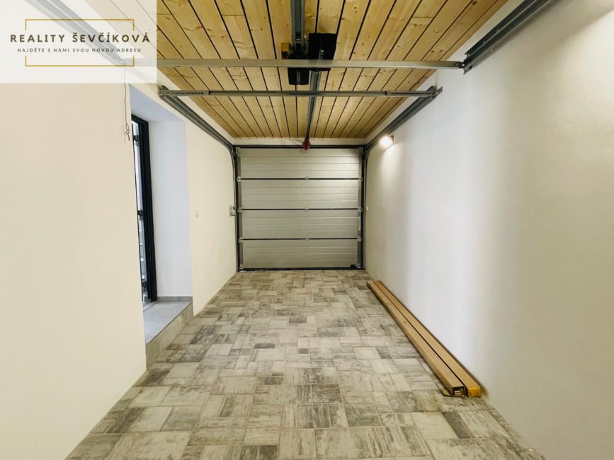 Prodej exkluzivního rodinného domu po rekonstrukci, 340 m2 – Dvorská, Hradec Králové