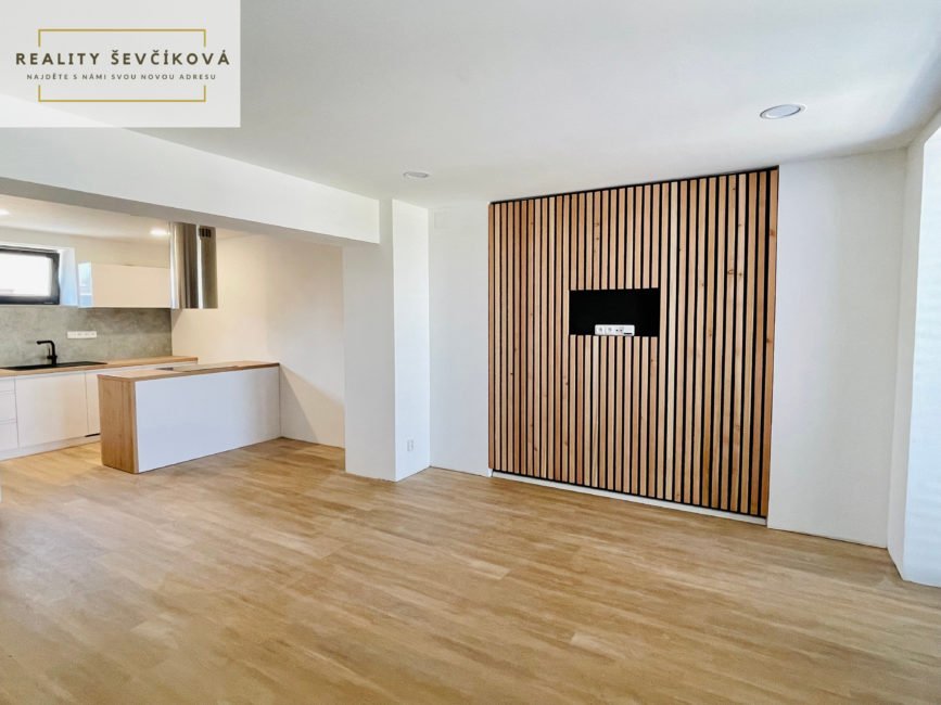 Prodej exkluzivního rodinného domu po rekonstrukci, 340 m2 – Dvorská, Hradec Králové