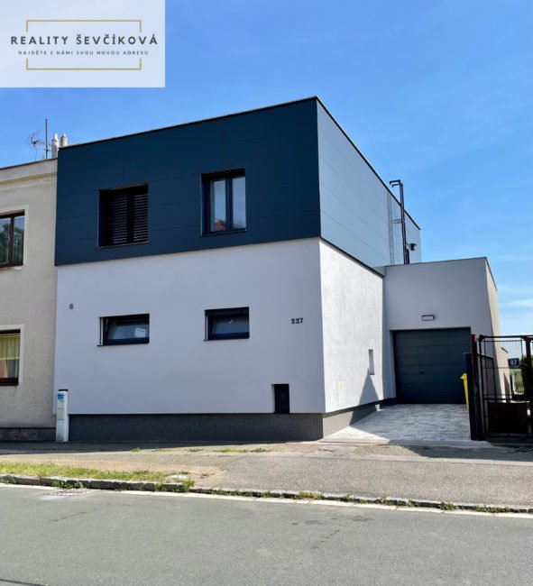 Prodej exkluzivního rodinného domu po rekonstrukci, 340 m2 – Dvorská, Hradec Králové