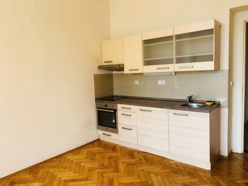 Pronájem zařízeného 1+kk, 30m2 – Smetanovo nábřeží