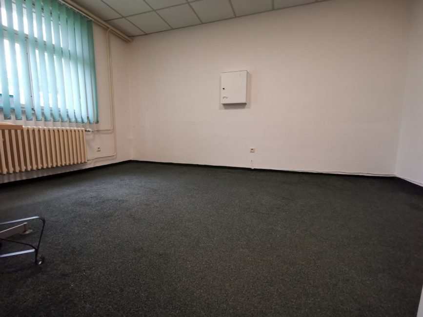 Pronájem kanceláře, 16 m2 – Podnikatelské centrum, ul. Bieblova