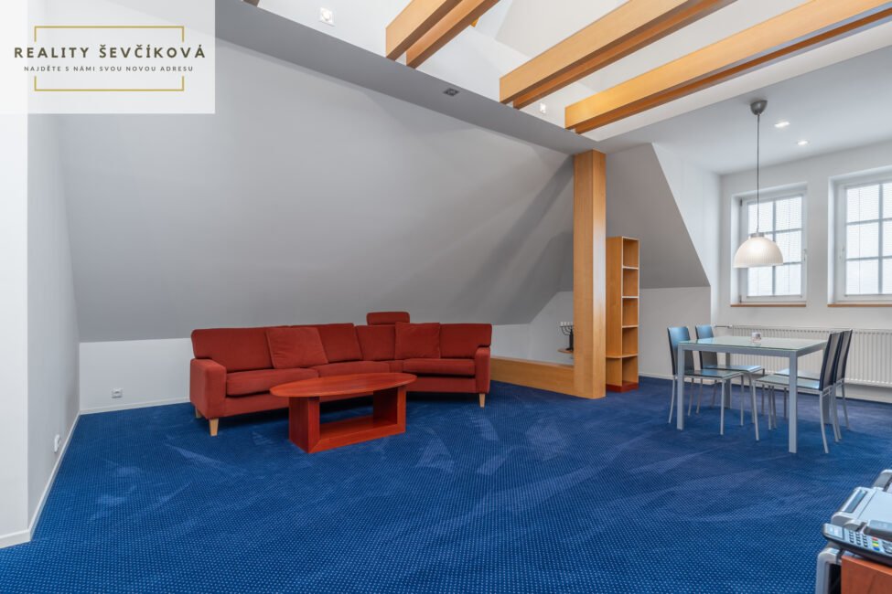 Pronájem nadstandardního apartmánu, 100 m2 – Malé náměstí, Hradec Králové