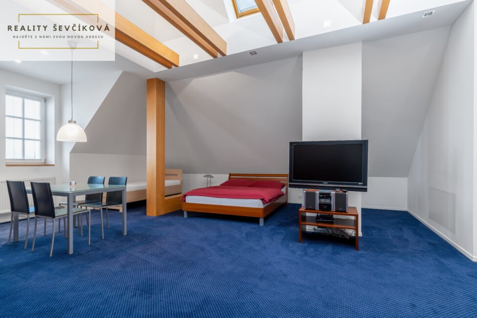 Pronájem nadstandardního apartmánu, 100 m2 – Malé náměstí, Hradec Králové