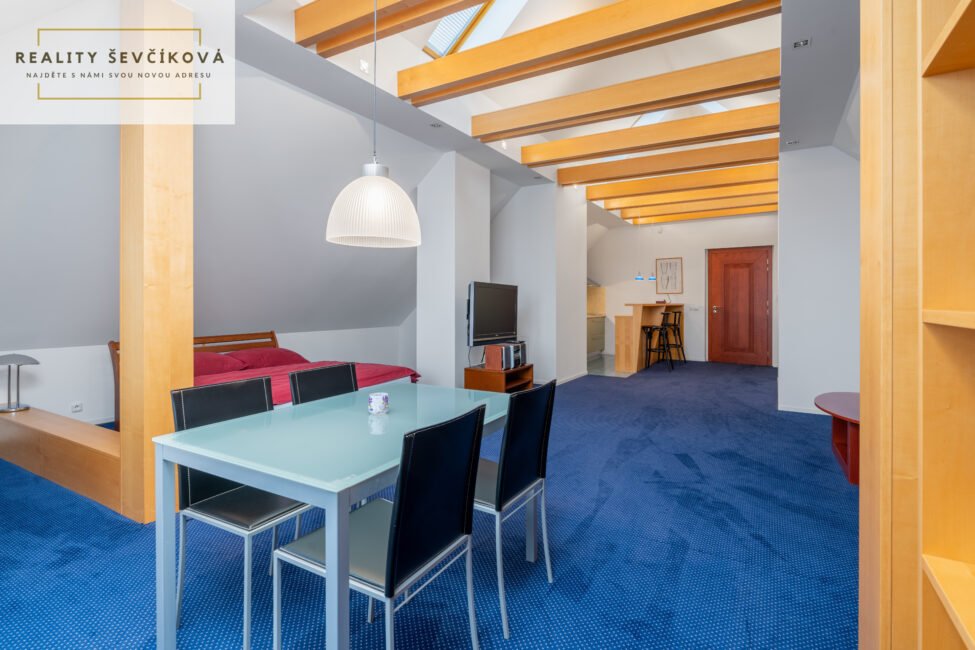 Pronájem nadstandardního apartmánu, 100 m2 – Malé náměstí, Hradec Králové