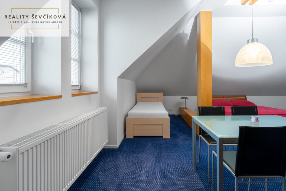 Pronájem nadstandardního apartmánu, 100 m2 – Malé náměstí, Hradec Králové
