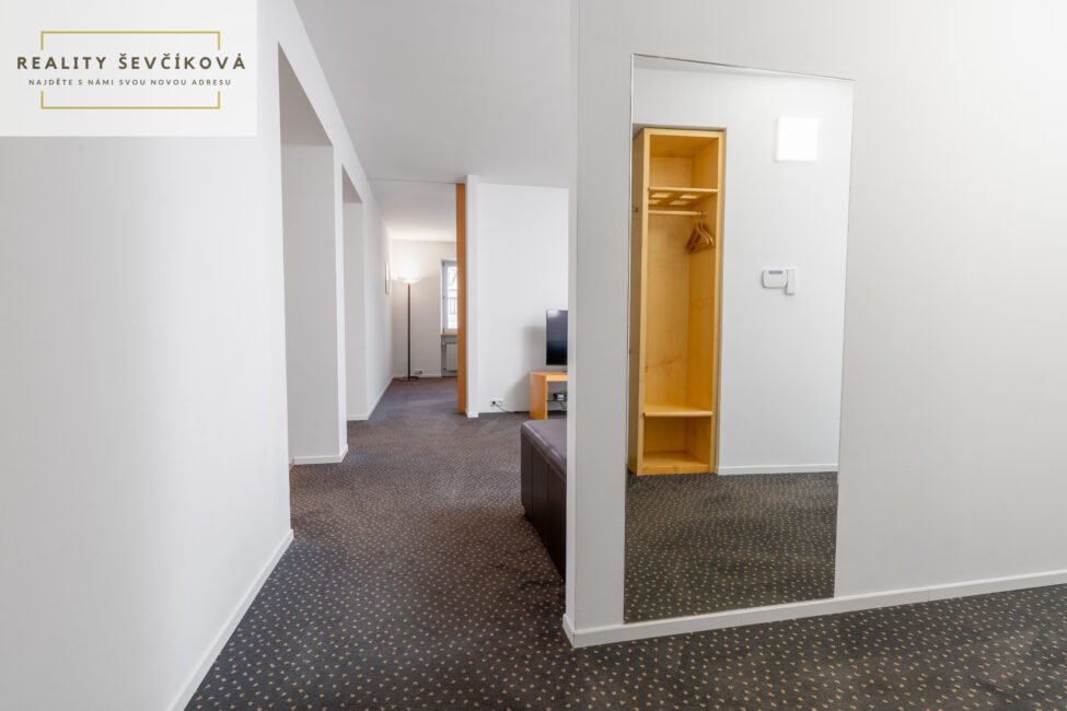 Pronájem nadstandardního apartmánu, 100 m2 – Malé náměstí, Hradec Králové