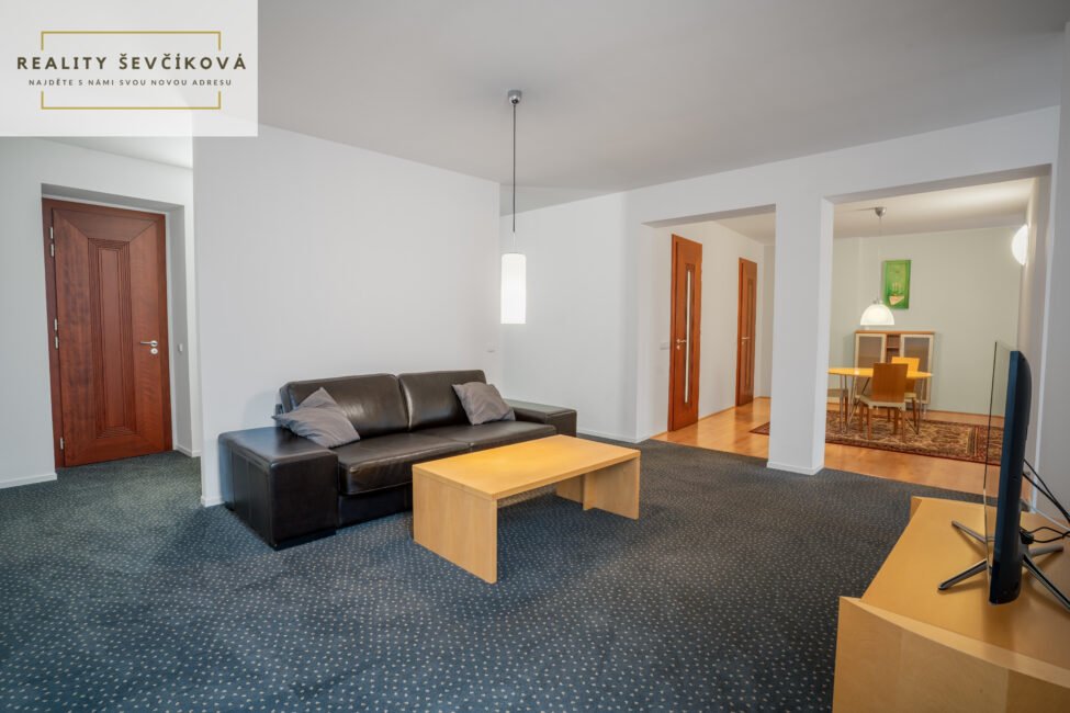 Pronájem nadstandardního apartmánu, 100 m2 – Malé náměstí, Hradec Králové