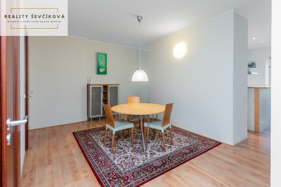 Pronájem nadstandardního apartmánu, 100 m2 – Malé náměstí, Hradec Králové