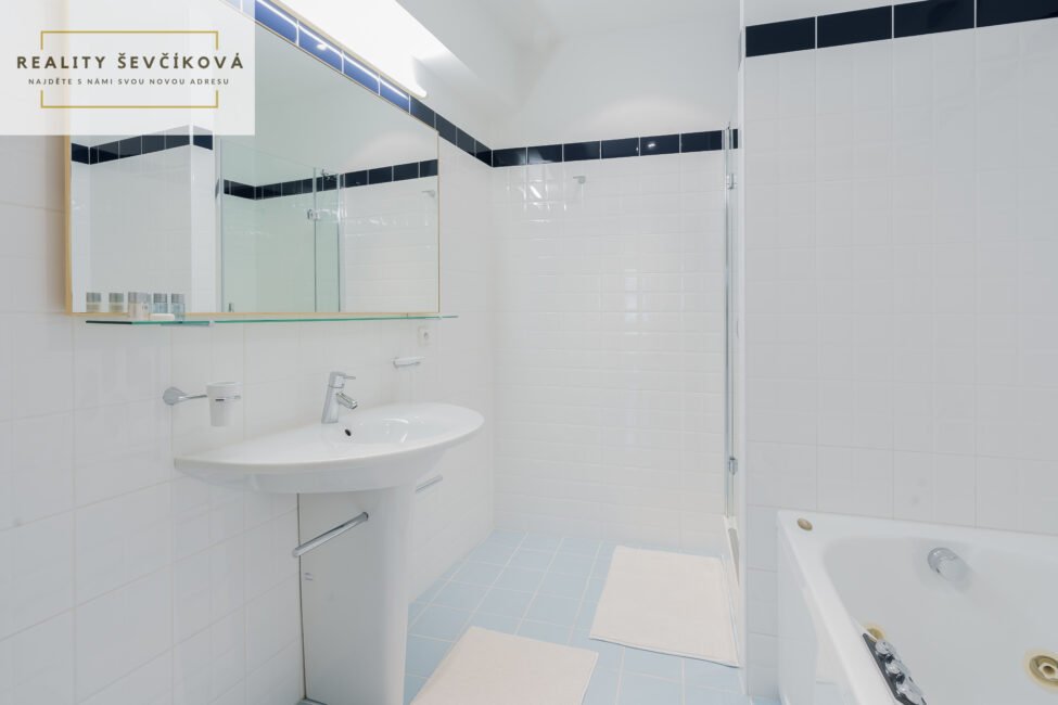 Pronájem nadstandardního apartmánu, 100 m2 – Malé náměstí, Hradec Králové