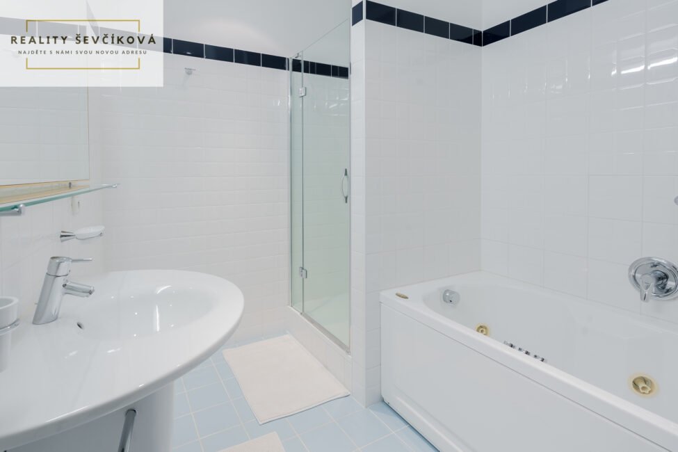Pronájem nadstandardního apartmánu, 100 m2 – Malé náměstí, Hradec Králové