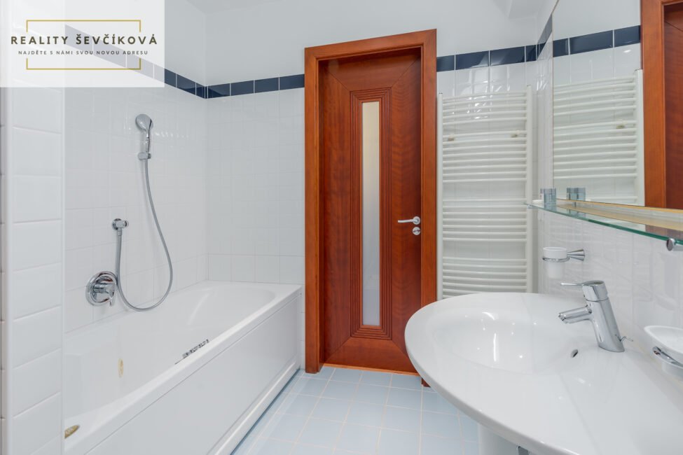 Pronájem nadstandardního apartmánu, 100 m2 – Malé náměstí, Hradec Králové
