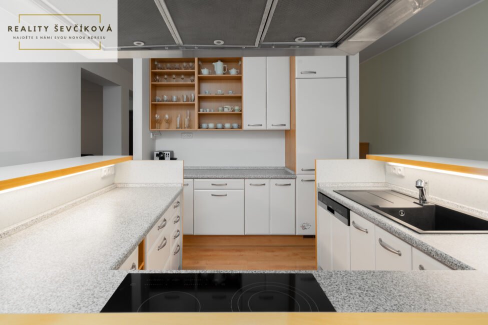 Pronájem nadstandardního apartmánu, 100 m2 – Malé náměstí, Hradec Králové
