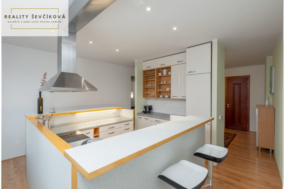 Pronájem nadstandardního apartmánu, 100 m2 – Malé náměstí, Hradec Králové