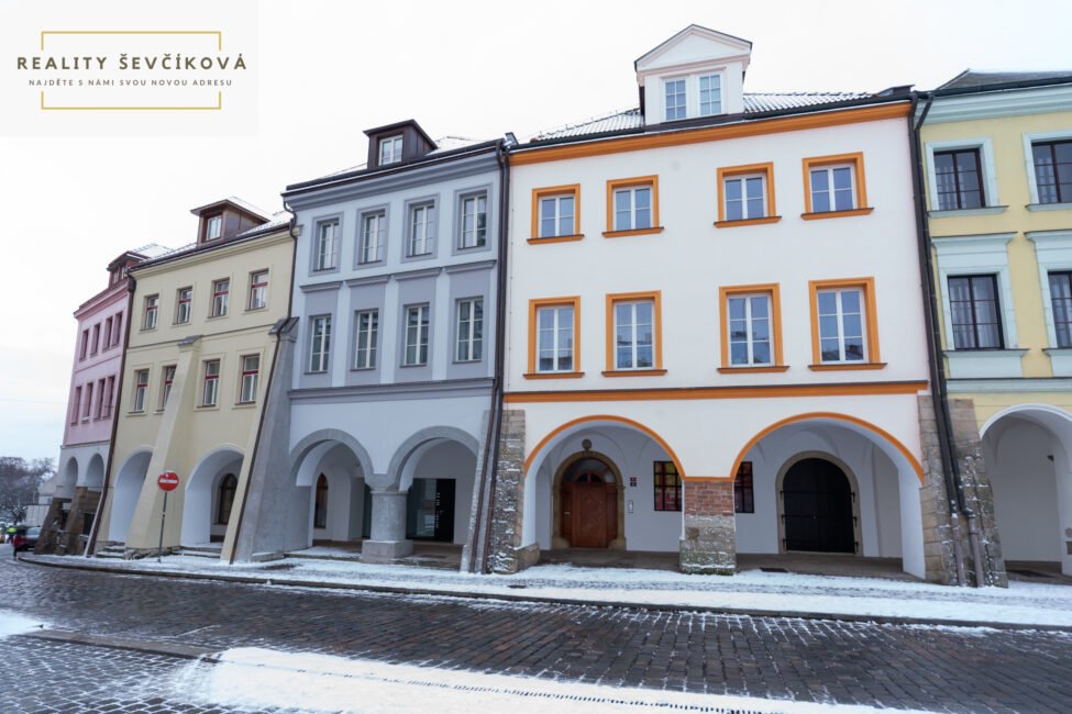 Pronájem nadstandardního apartmánu, 100 m2 – Malé náměstí, Hradec Králové