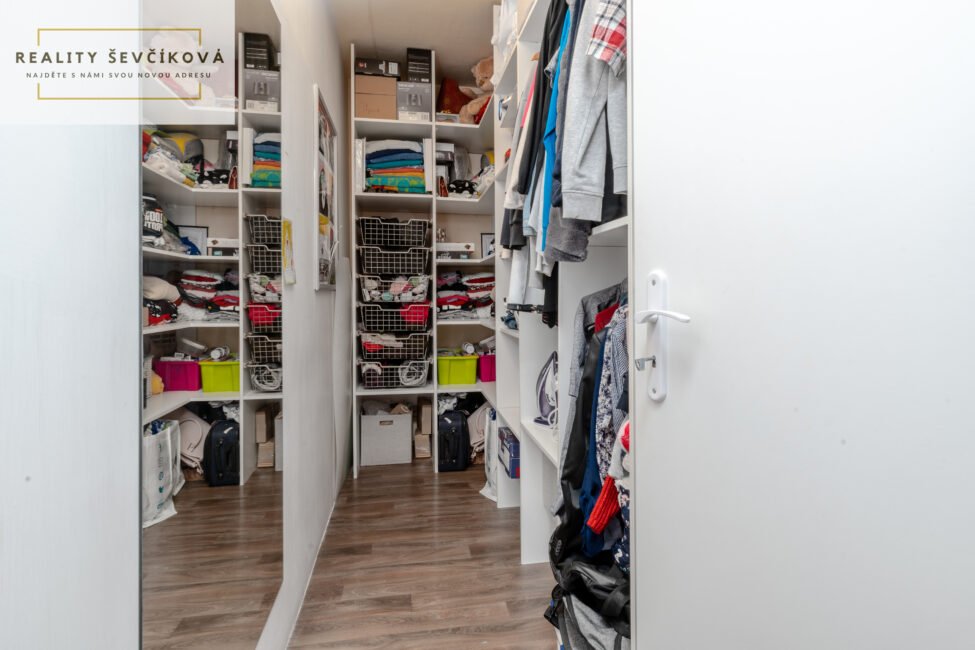 Prodej 2+1 po rekonstrukci s šatnou a balkónem, 62 m2 – Štefánikova