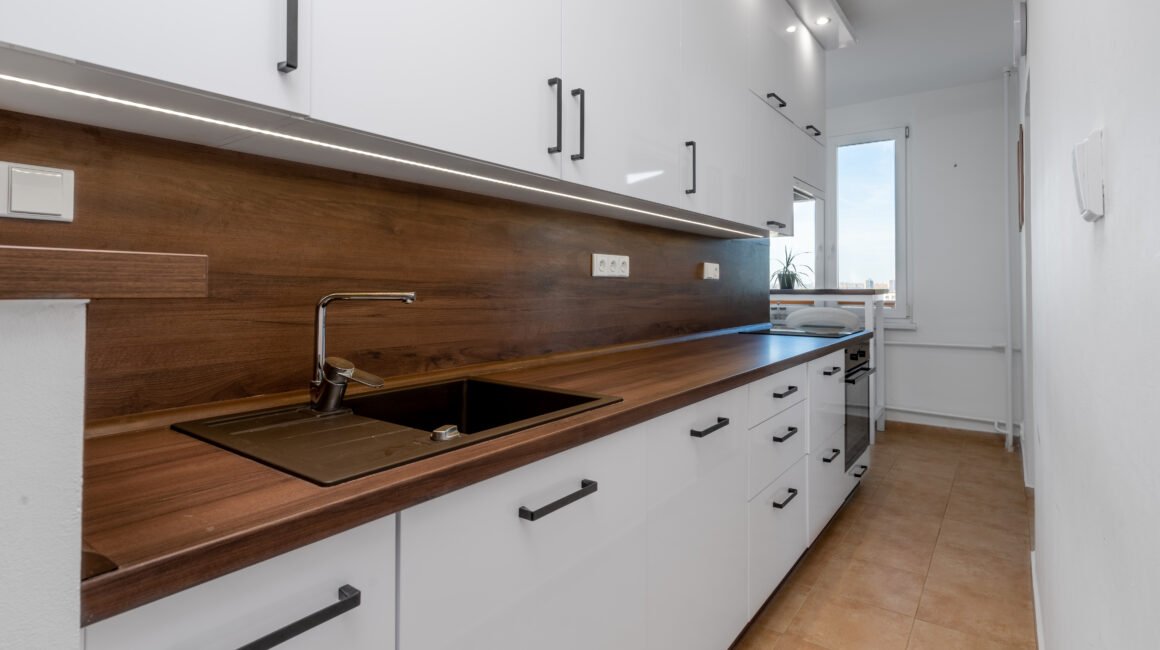 Prodej 2+1 po rekonstrukci s šatnou a balkónem, 62 m2 – Štefánikova