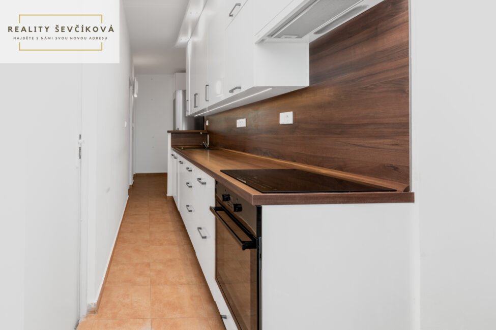 Prodej 2+1 po rekonstrukci s šatnou a balkónem, 62 m2 – Štefánikova