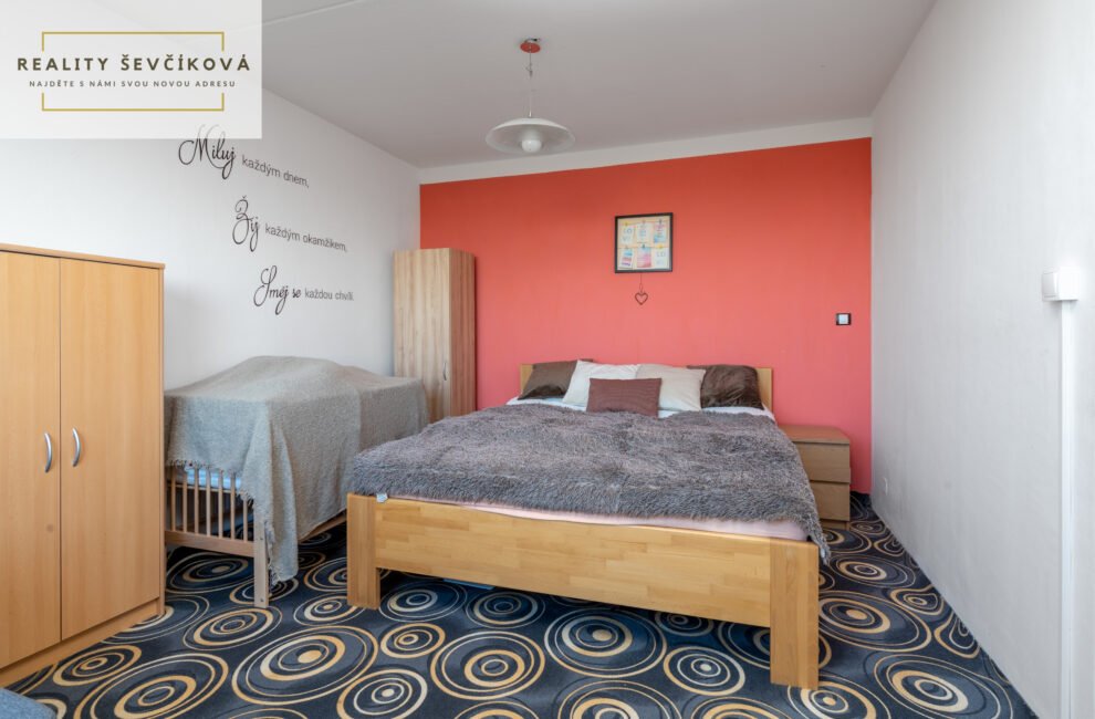 Prodej 2+1 po rekonstrukci s šatnou a balkónem, 62 m2 – Štefánikova