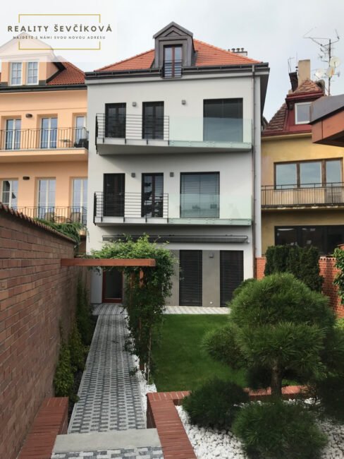 Pronájem nadstandardního apartmánu, 75 m2 – Malé náměstí, Hradec Králové