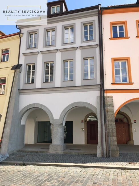 Pronájem nadstandardního apartmánu, 75 m2 – Malé náměstí, Hradec Králové