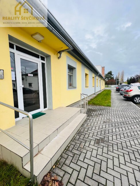 Pronájem kanceláře, 18 m2 – Podnikatelské centrum, ul. Bieblova