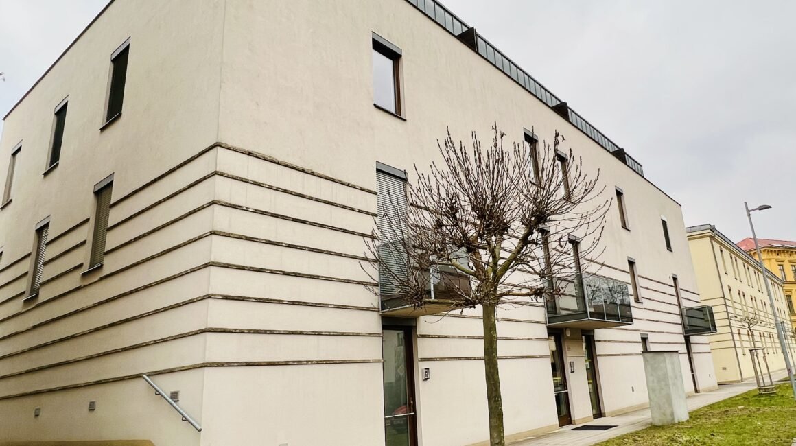 Pronájem obchodního prostoru/kanceláří, 93 m2 – Plácelova (Tereziánský dvůr)