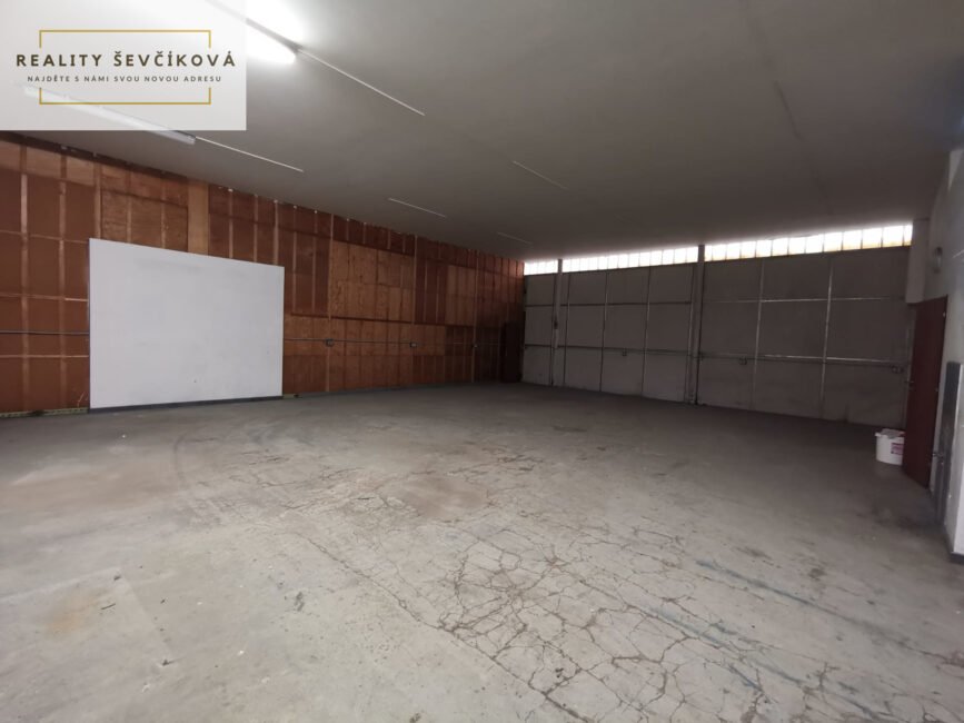 Pronájem komerčního objektu s halou, 400 m 2 +  400 m2 zpevněné plochy – Vlčkovická