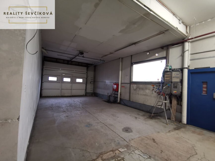 Pronájem komerčního objektu s halou, 400 m 2 +  400 m2 zpevněné plochy – Vlčkovická