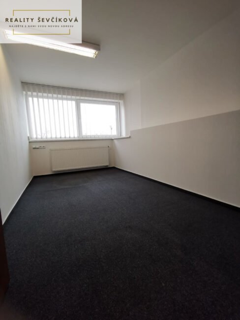 Pronájem komerčního objektu s halou, 400 m 2 +  400 m2 zpevněné plochy – Vlčkovická