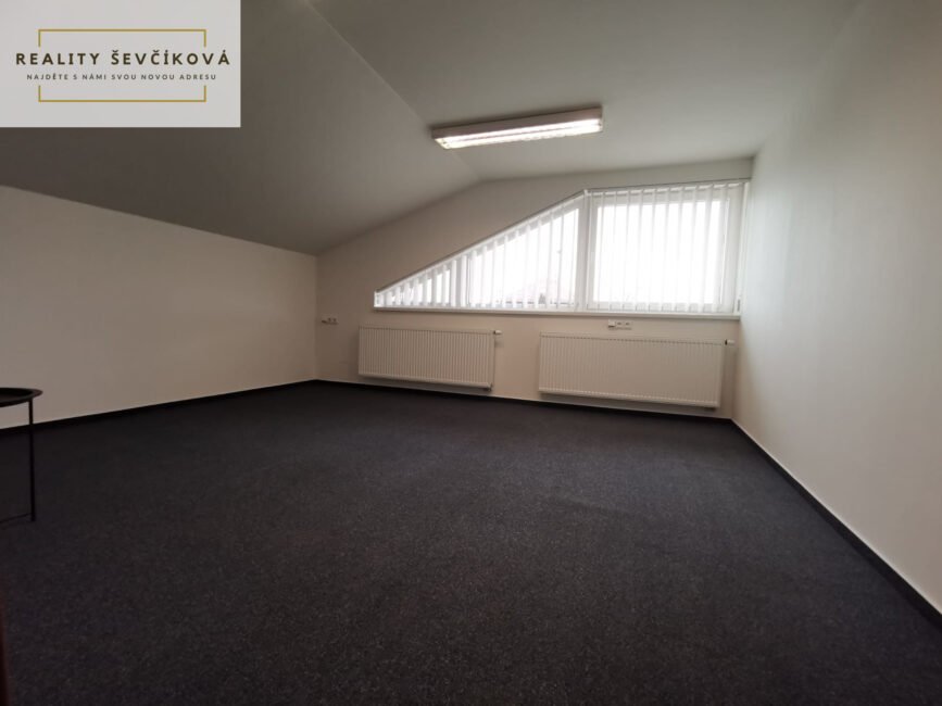 Pronájem komerčního objektu s halou, 400 m 2 +  400 m2 zpevněné plochy – Vlčkovická