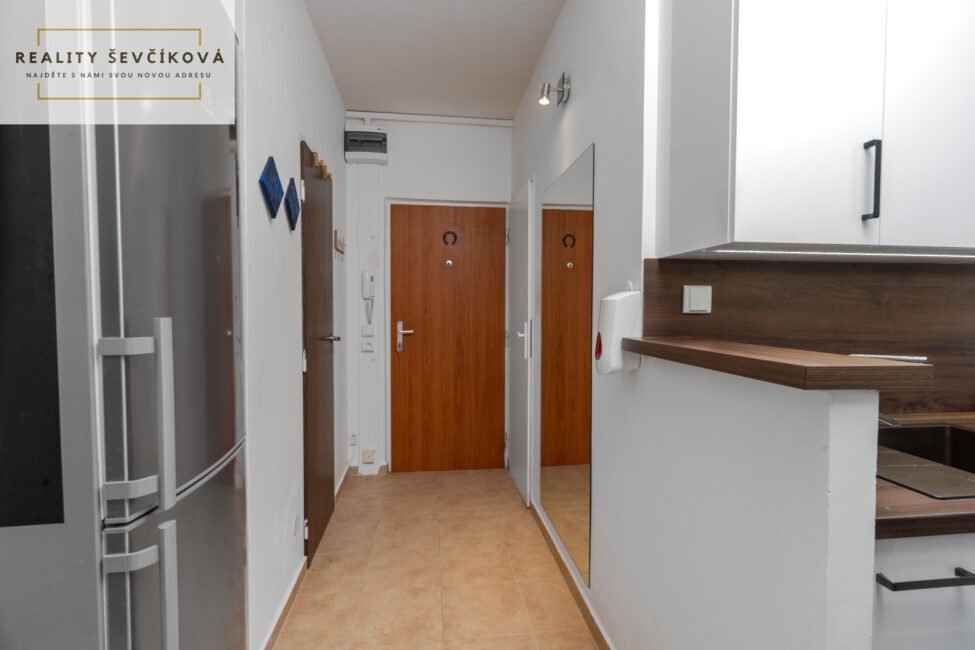 Pronájem 2+1 s šatnou a balkónem, 62 m2 – Štefánikova