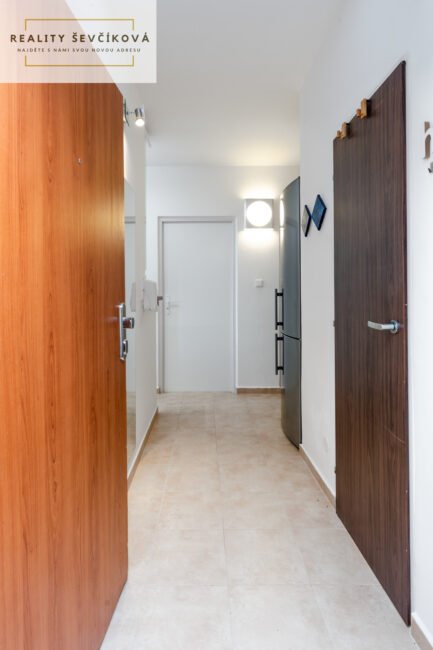 Pronájem 2+1 s šatnou a balkónem, 62 m2 – Štefánikova