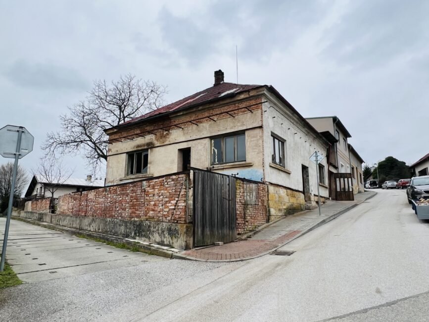Prodej rodinného domu s lukrativním pozemkem, 716 m2 – Všehrdova, Hořice