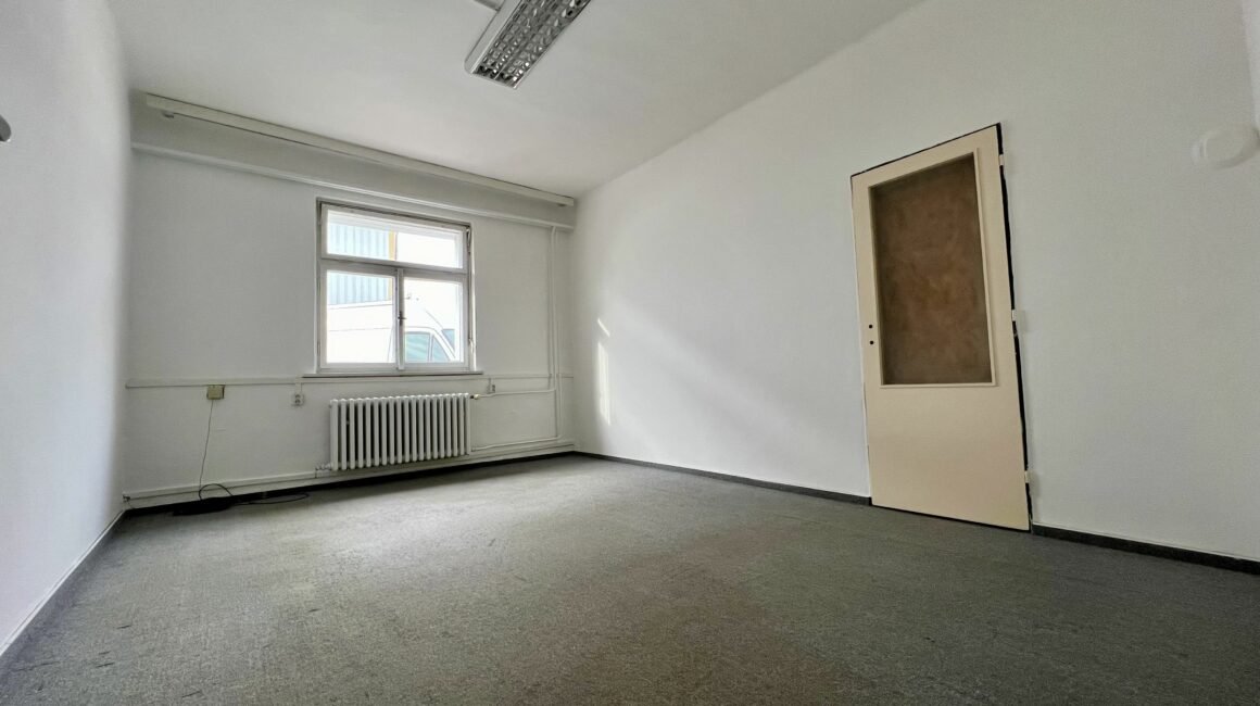 Pronájem kanceláře, 18 m2 – Podnikatelské centrum, ul. Bieblova